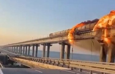Все незаконне має бути знищене, - в ОП відреагували на вибухи на Кримському мосту