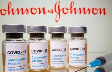 Компанія Johnson & Johnson призупинила виробництво вакцин проти коронавірусу - NYT
