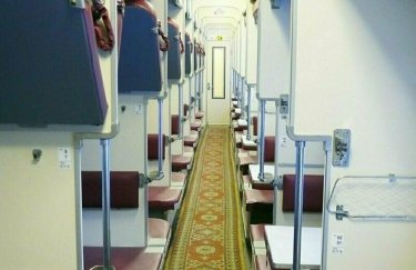 "Укрзализныця" убирает ковры из пассажирских поездов