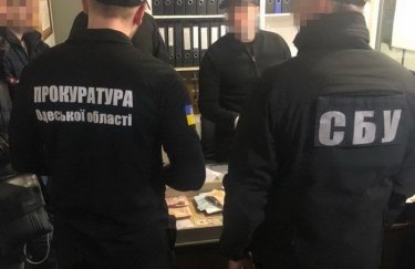 СБУ задержала на взятках должностных лиц таможни и Госпогранслужбы в Одесской области