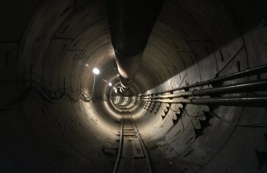 Маск проехался по первому высокоскоростному тоннелю под Лос-Анджелесом