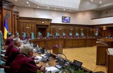 КСУ получил 7 законопроектов Зеленского с изменениями Конституции