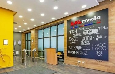 Фото: media.1plus1.ua Коломойский передал управление медиахолдингом 1+1 media трудовому коллективу