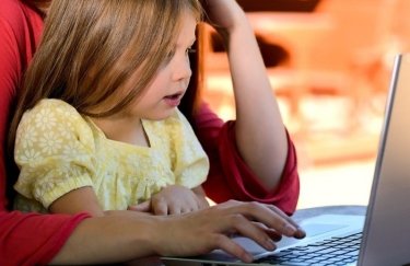 Ребенок за компьютером. Фото: из открытых источников