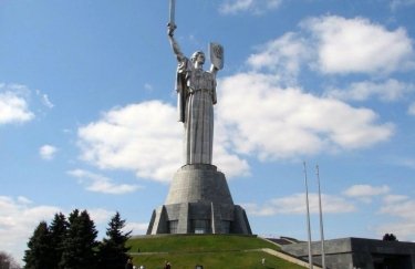 Герб СРСР на монументі "Батьківщини-матері" у Києві можуть замінити на тризуб