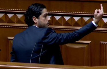 Гео Лерос показал средний палец в лицо Зеленскому: теперь его могут наказать (ВИДЕО)