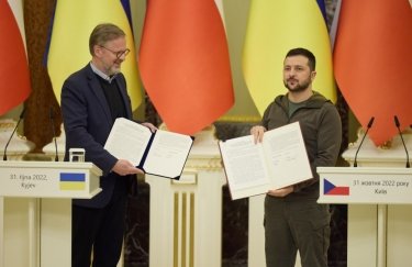 Украина подписала первый документ с целью ускорения вступления в НАТО, - Зеленский