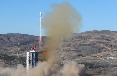 Китай запустил в космос новый спутник (ВИДЕО)