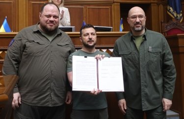 Вступление Украины в ЕС: Зеленский, Стефанчук и Шмыгаль подписали совместное заявление