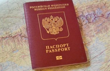 Загарбники створюють штучні черги, щоб показати "охочих" отримати паспорти РФ
