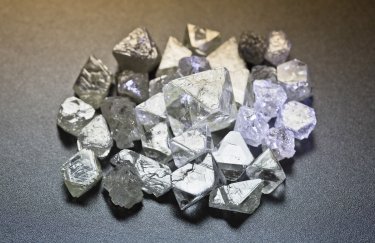 ЄС наклав санкції проти найбільшої алмазної компанії