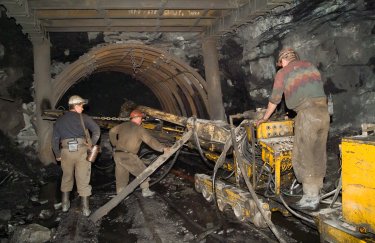 В Донецкой области удалось спасти 17 шахтеров. Источник: depositphotos
