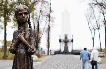 Канада выделила $750 тыс. на автобус, который будет информировать о Голодоморе в Украине