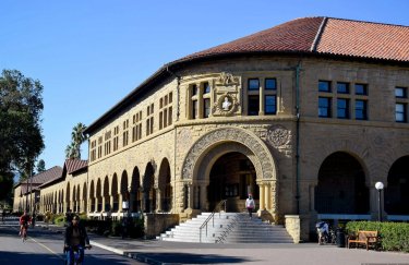 Стэнфордский университет объявил о прекращении стажировок студентов в России