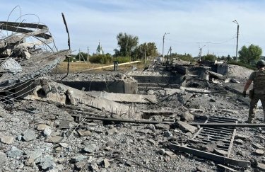 В Бахмуті зруйновано міст, що вів у східну частину міста (ФОТО)