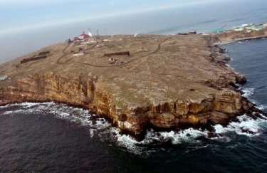Армія РФ готує провокацію біля острова Зміїний з використанням захопленого українського катера