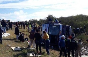 В Аргентине перевернулся автобус с туристами: погибли 15 человек