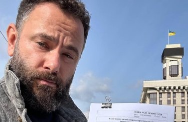Фото: facebook.com/alexandrdubinskyi/ Народному депутату Дубинскому вручили протокол об административном правонарушении