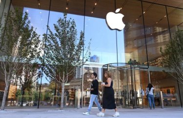 Apple планує випустити складані ноутбук і iPhone у найближчі два роки