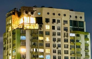 Обломки дрона попали в многоэтажку в Киеве: есть пострадавшие (ФОТО)