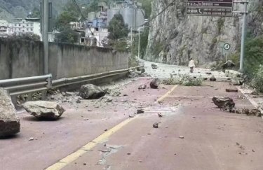 В результате мощного землетрясения в китайском Сычуане погиб 21 человек