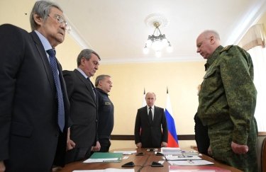 Тулеев ближний слева. Фото: сайт Кремля