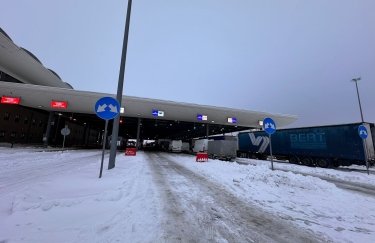 В пункте пропуска "Угринов-Долгобычев" начато оформление тяжеловесных грузовиков. Фото: Государственная пограничная служба Украины пункт пропуска, пункт пропуску, punkt propuska