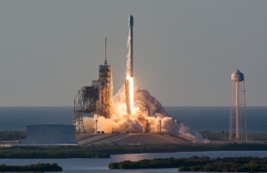 SpaceX запустил Falcon 9 с семитонным спутником (видео)