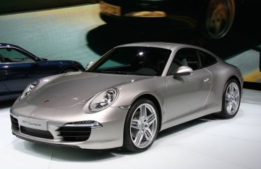 Porsche приостановила продажу новых автомобилей в Европе