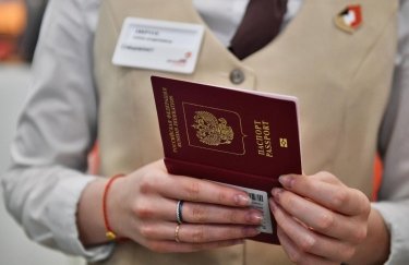 Паспорт в РФ видають з 14 років
