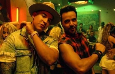 Daddy Yankee и Луис Фонси в клипе "Despacito"