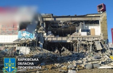 У Харкові внаслідок обстрілу військами РФ обвалився супермаркет (ФОТО)