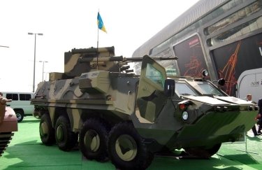 Порошенко сообщил о начале сборки нового корпуса БТР-4