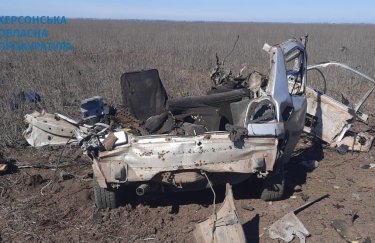 В Херсонской области автомобиль с гражданскими взорвался на вражеской мине. Фото: Херсонская областная прокуратура мина, Херсон, взрыв