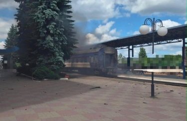 Росіяни атакували залізничний вокзал у Сумах, уламки БпЛА пошкодили пасажирський поїзд