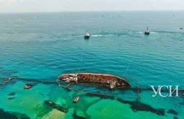 Операция по подъему затонувшего танкера Delfi. Фото: УСИ