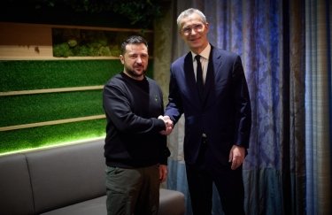 Президент України Володимир Зеленський із генеральним секретарем НАТО Єнсом Столтенбергом. Фото: пресслужба ОП Столтенберг пропонує країнам НАТО створити фонд для України на $100 млрд
