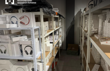 У Хмельницькому викрили мережу з продажу фальшивої електроніки/ БЕБ контрафактні гаджети