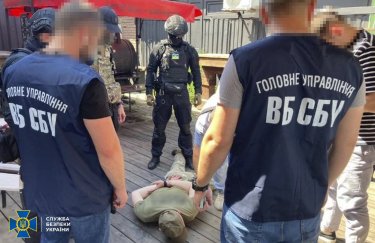 Правоохранители разоблачили преступную группировку, которая под видом сотрудников СБУ занималась вымогательством в Харькове