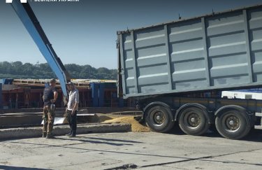В Одесской области компания экспортировала сою, "забыв" о налогах: арестовано 4 тысячи тонн бобов (ФОТО)