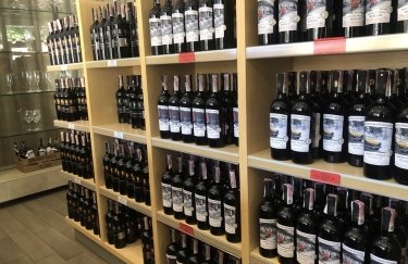 "Із завтрашнього дня у столиці суворо забороняється продаж алкогольних напоїв. Зовсім", - мер Києва Кличко