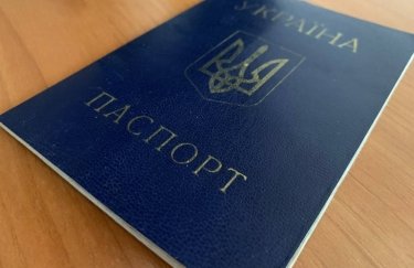 паспорт громадянина України, мова в паспорті, чому в паспорті є російська мова