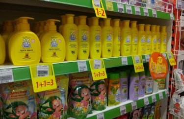 Продукція "Ушастий нянь" на полицях магазину мережі Eva. Фото: BigSale ушастий нянь, вінницяпобутхім, амку,