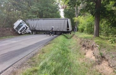 У Польщі вантажівка врізалася в мікроавтобус: загинули двоє українців