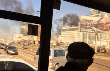 Пожар в Киеве: на Харьковском шоссе горел бизнес-центр, есть пострадавшие