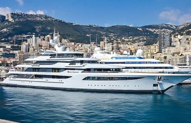 Яхта Royal Romance Виктора Медведчука несколько лет назад в Монако. Фото: Yacht Charter Fleet