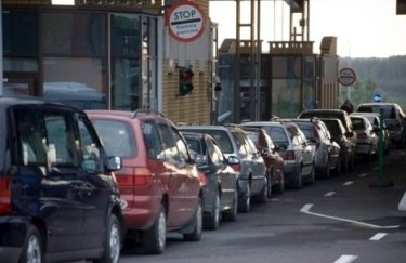 На границе с Венгрией ограничат движение грузового транспорта