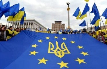 Еврокомиссия рекомендовала предоставить Украине статус кандидата в члены ЕС
