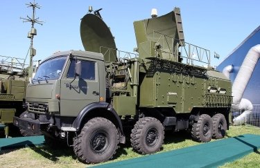 Комплекс радиоэлектронной борьбы (РЭБ) создан концерном «Радиоэлектронные технологии» (КРЕТ) госкорпорации «Ростех». Фото: Википедия Комплекс радиоэлектронной борьбы (РЭБ) создан концерном «Радиоэлектронные технологии» (КРЕТ) госкорпорации «Ростех». Фото: Википедия