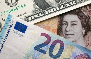 Курс британского фунта рухнул до трехлетнего минимума